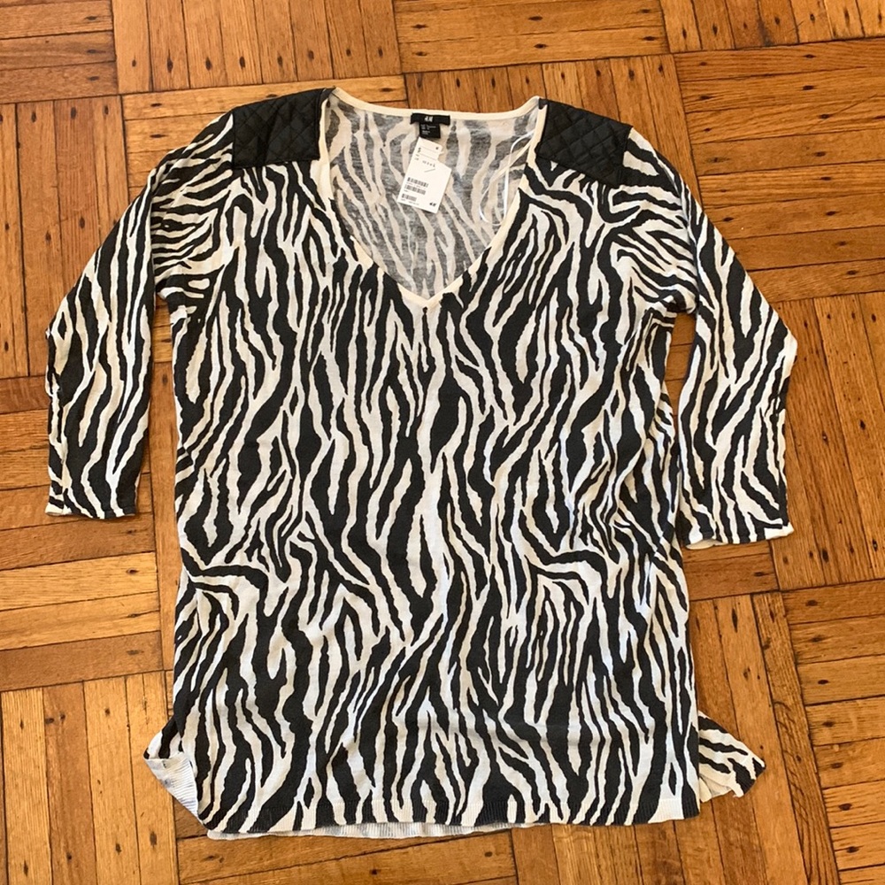 H&M brand new top.